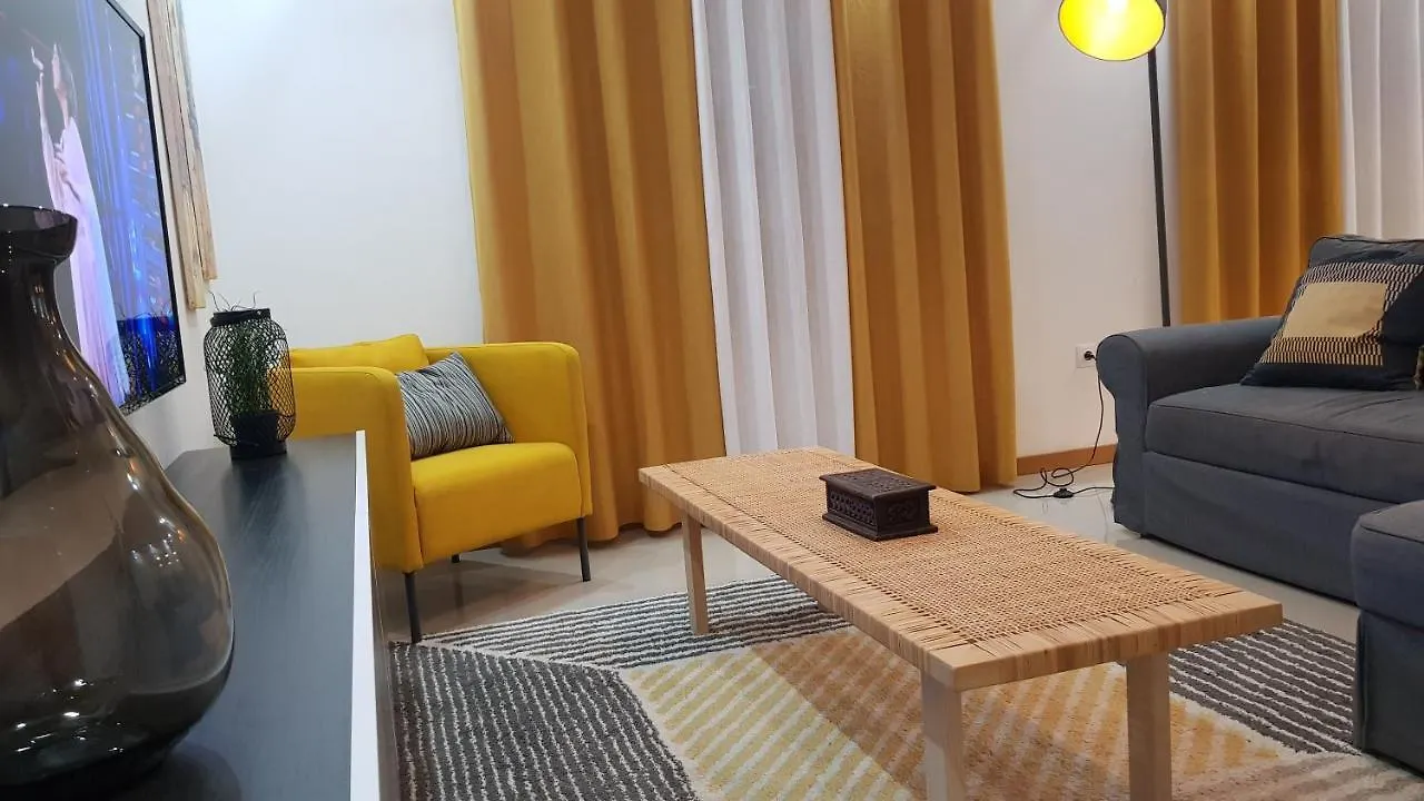 Elegant Modern Apartment With Aircond Praia