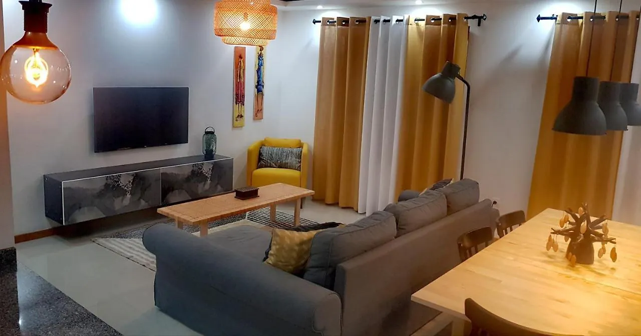 Elegant Modern Apartment With Aircond Praia