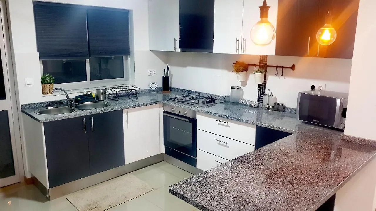 Elegant Modern Apartment With Aircond Praia
